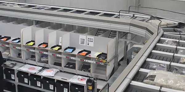 Split Tray Sorter Compilatie video DistriSort